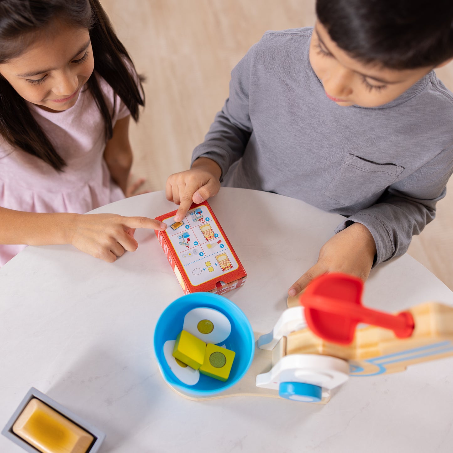 Melissa & Doug Wooden Make-A-Cake Play Set